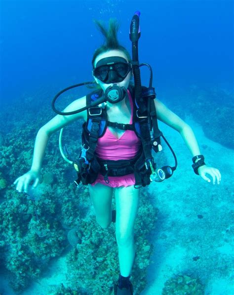 Pin By Johnny On Underwater Freedom Scuba Diver Girls Scuba Girl