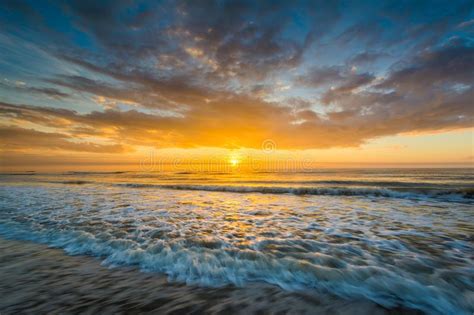 Ondas En El Oc Ano Atl Ntico Y La Salida Del Sol En La Isla De Palmas