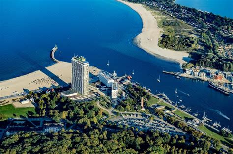 Alt Travemünde von oben Ortskern am Uferbereich des Trave