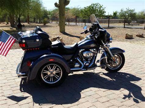 2009 Harley Davidson FLHTCUTG Tri Glide Ultra Classic Blue Laveen