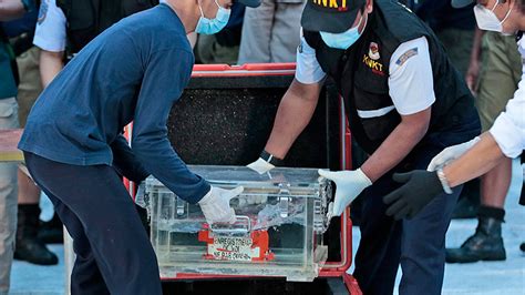 Recuperan Datos De Una De Las Cajas Negras De Avión Estrellado En