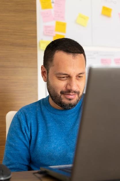 Premium Photo Man Using Mobile Phone While Sitting On Table