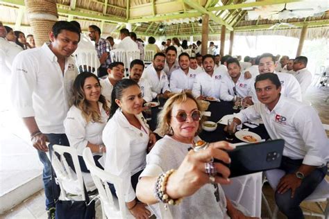 Reaparece Elba Esther En Evento De Partido