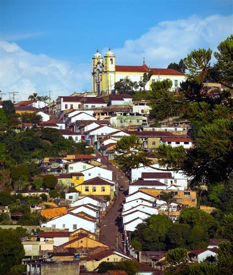 Ruas E Vista Da Igreja Da Famosa Cidade Hist Rica Ouro Preto Minas