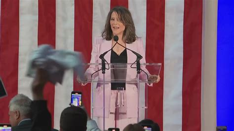 Marianne Williamson Becomes Democratic Primary S 1st Biden Challenger