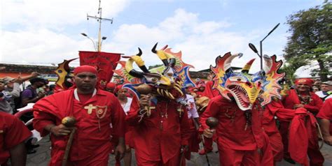 Diablos Danzantes De Yare Celebran El Corpus Christi Con Una