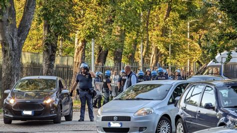 Ieri A Saronno Momenti Agitati Fra Ultras Allo Stadio Crollo In Corso