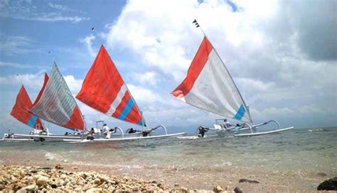 NUSABALI Lomba Perahu Layar Dan Renang Meriahkan Nusa Penida Festival