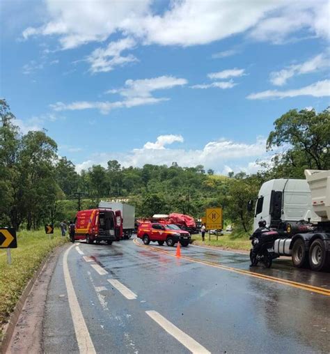 Uma Pessoa Morre E Outras Ficam Feridas Em Grave Acidente Na Mg