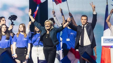 Affluenza Boom In Francia Lestrema Destra Di Le Pen Verso Una Storica