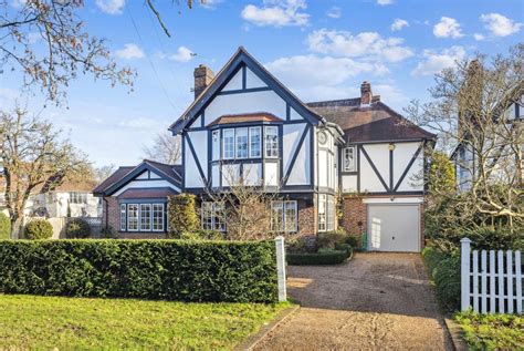 Oaken Lane Claygate Kt10 5 Bed Detached House For Sale £1 900 000