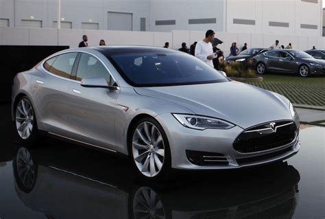 GM to Challenge Tesla with its own Long-range Electric Car [Video]