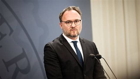 Minister ændrer mening og vil undersøge uberettigede varmecheck