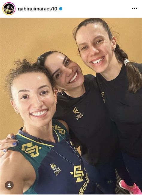 Viúva Daher on Twitter Elas tirando foto sozinhas KKKKKKKKKKK