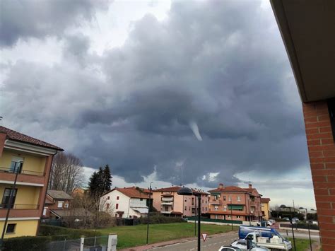 Maltempo Forti Temporali Al Nord Raro Tornado Di Febbraio In Pianura