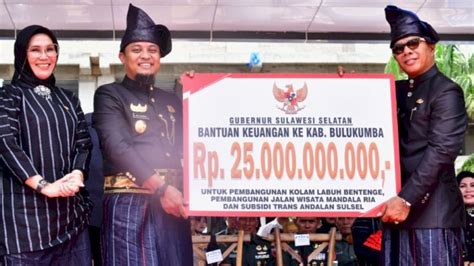 Pemprov Sulsel Serahkan Bantuan Keuangan Rp25 Miliar Untuk Pemkab Bulukumba