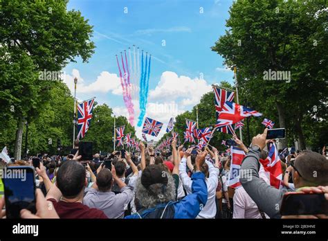 London Uk 2nd Jun 2022 Trooping The Colour Along The Mall The Red