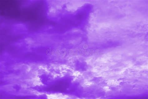 El Cielo Est Te Ido De Morado Foto De Archivo Imagen De Color