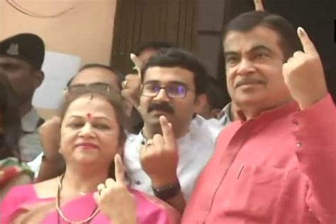 Lok Sabha Elections 2019 Nitin Gadkari Casts Vote In Nagpur