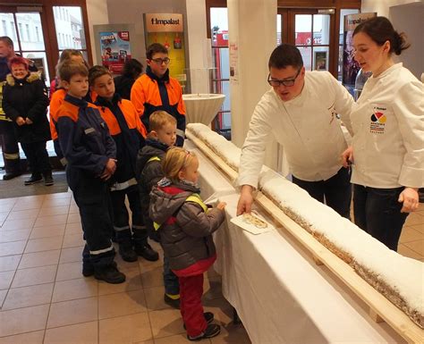 Stollen futtern für Bambinis spenden Landkreis Meißen WochenKurier