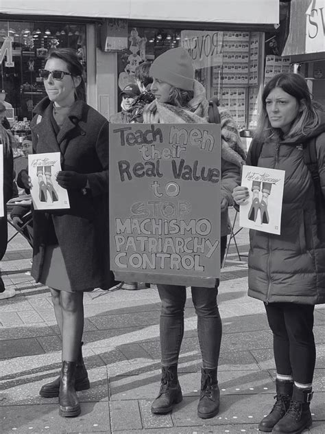 A Times Square Il Grido Delle Donne Italiane Contro Il Femminicidio