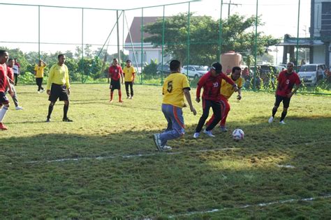 Pj Gubernur Sulbar Perkuat Silaturahmi Lewat Olahraga Mini Soccer