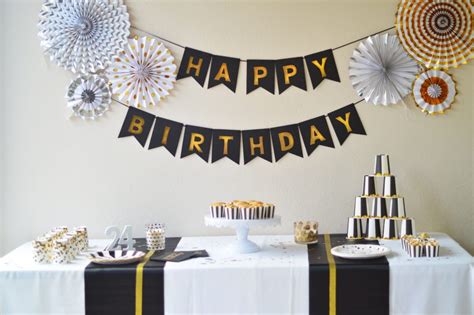 Une décoration d anniversaire adulte noir et or tendance en 2019