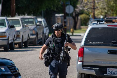 A Lapd Swat Team Responds To A Barricaded Gunman In Reseda Flickr