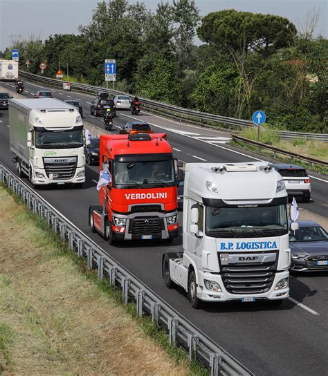 Il Ruggito Dei Tir Lumaca In Corteo Oggi La Maxi Protesta Sulla FiPiLi