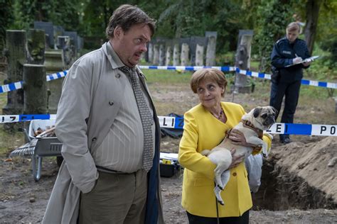 Foto Zum Film Miss Merkel Ein Uckermark Krimi Mord Auf Dem Friedhof