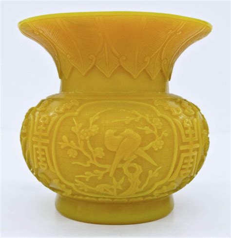 Important Chinese Imperial Yellow Peking Glass Vase Dec 08 2017 Mba Seattle Auction In Wa