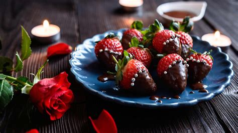 Harps Foods - Recipe: Dark Chocolate Covered Strawberries