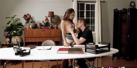 Babe Gets Pussy Eaten Tnaflix