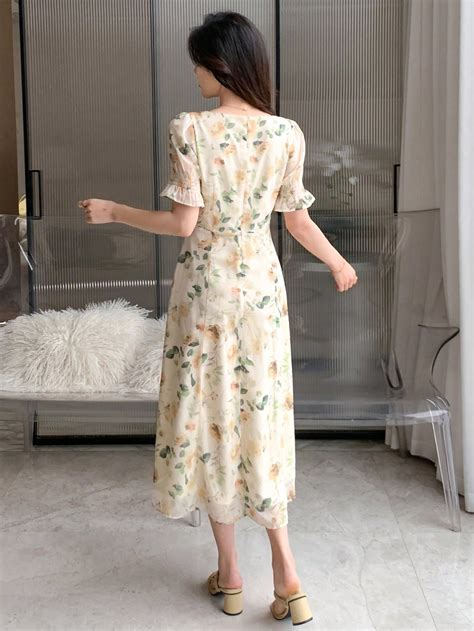 Womens Floral Pattern Dress With Sweetheart Neckline Dazy