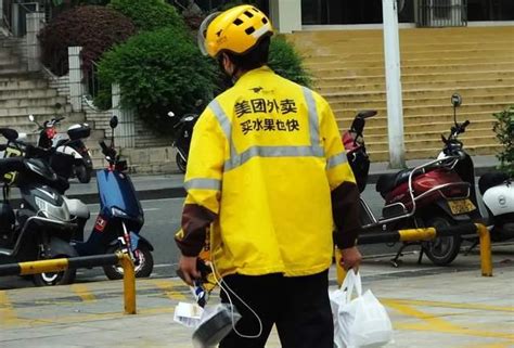 快递外卖骑手看过来！ 交警发出安全提醒