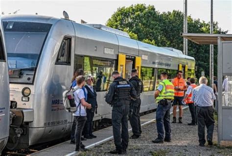 Unglück auf den Schienen Zug kollidiert offenbar mit Person