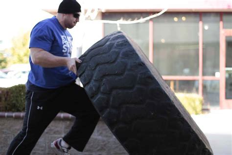 Diego Gallardo Tire Flip O Volteo De Neumático Cross Training