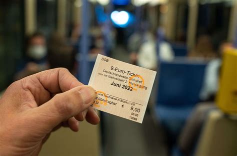 Euro Ticket In Stuttgart Ansturm Auf Bus Und Bahn Bleibt Aus