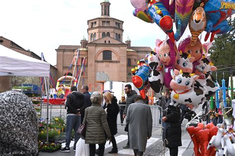 Via Campagna Si Anima Di Bancarelle Boom Di Presenze Alla Fiera Di