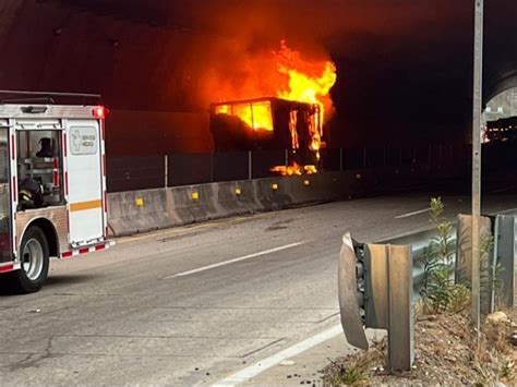 Se incendia trailer en la Carretera Mazatlán Durango