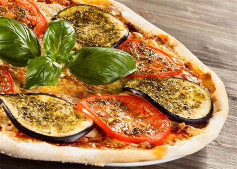 Receta De Pizza Con Berenjena Y Tomate