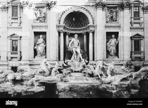 Trevi Brunnen Bei Sonnenaufgang Rom Italien Rom Barock Architektur