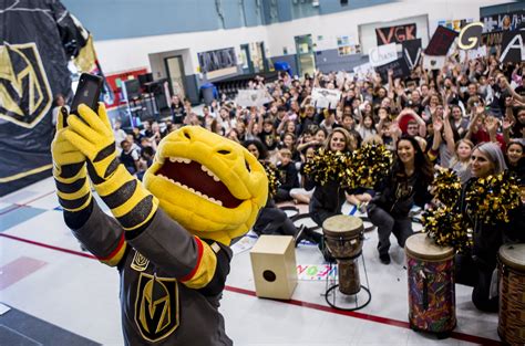 Golden Knights mascot leads Henderson school’s pep rally — VIDEO ...