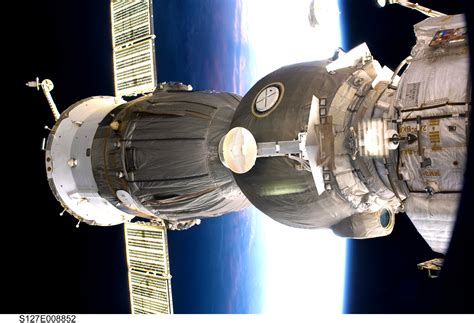 Space In Images 2009 08 Soyuz Spacecraft Docked To Station