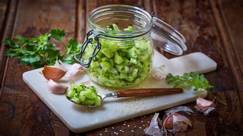 Agurksalat med lime og sesamfrø Oppskrift MatPrat