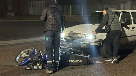 Urgente Fuerte Choque Entre Una Moto Y Un Auto La Moto Fue Arrastrada