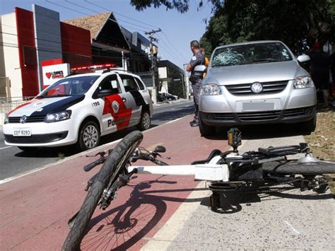 G1 Carro Invade Ciclovia E Atropela Ciclista Na Zona Norte De Sp