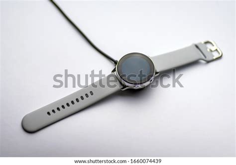 Smart Watch Wireless Charging On Charging Stock Photo 1660074439 ...