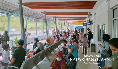 Libur Panjang, Stasiun Banyuwangi Kota Dipadati Penumpang Kereta ...