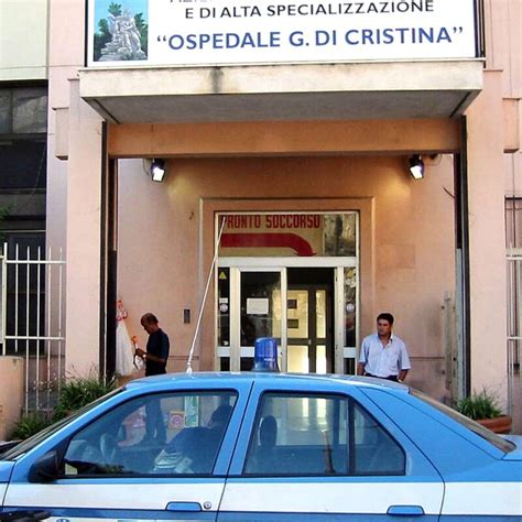 Bimba di 4 anni cade dal balcone a Palermo è grave in ospedale